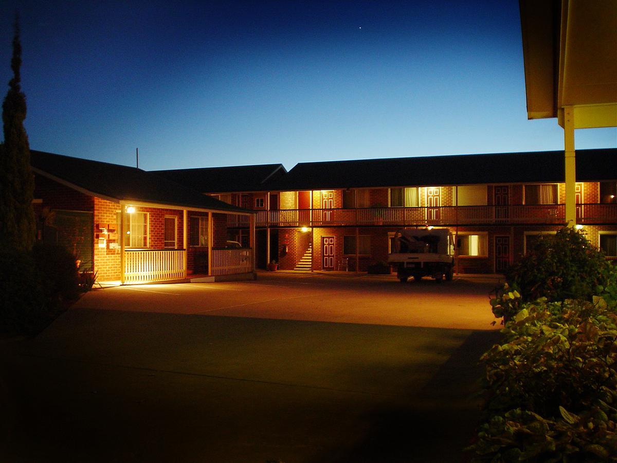 Junee The Crossing Motel מראה חיצוני תמונה